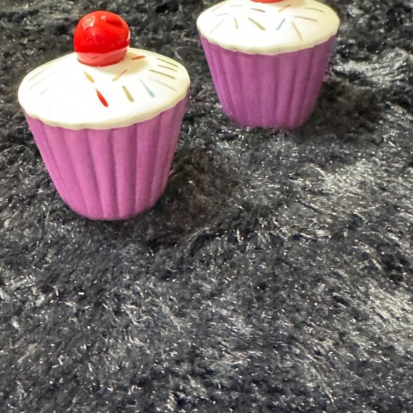 Babs Novalty Cupcake-Shaped Ceramic Salt & Pepper Shakers - Picture 3 of 7
